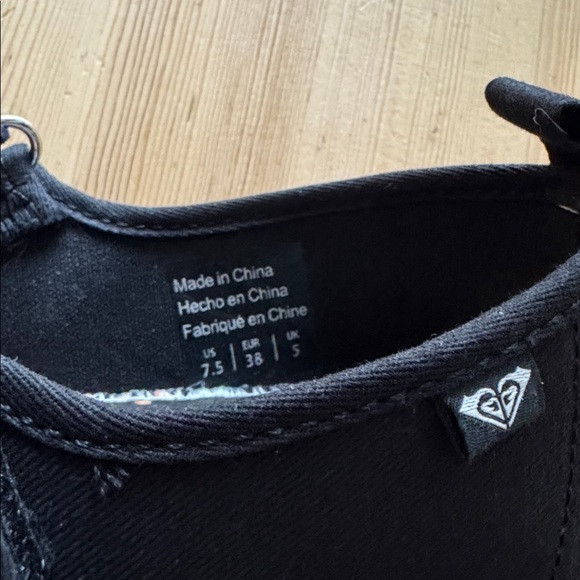 ROXY Mary Jane Sunfari sneakers, 7.5. True to size. Excellent! - Picture 3 of 4